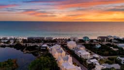 Southern Dreams on 30A by AvantStay | Pool + Outdoor Lounge + Golf Cart Access | Minutes to the Beach