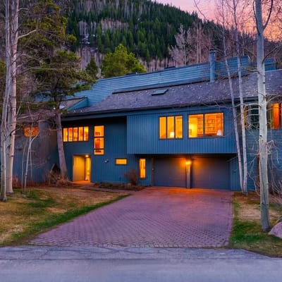 Aspen Grove by AvantStay | Cozy Mountain Retreat • Hot Tub Near Skiing + Hiking