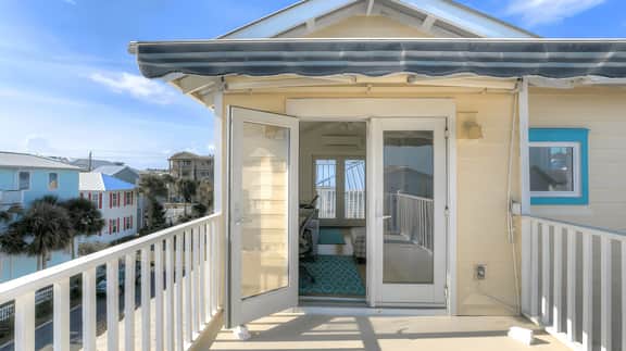 Holiday House by AvantStay | Oceanview, Steps to Beach