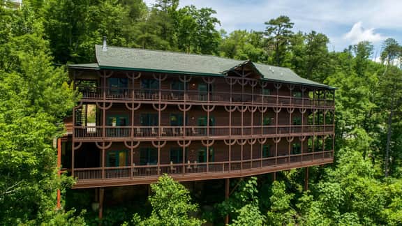 Hickory Ridge by AvantStay | Sleeps 20! Incredible Private Elevated Cabin