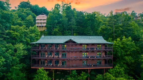 Hickory Ridge by AvantStay | Sleeps 20! Incredible Private Elevated Cabin