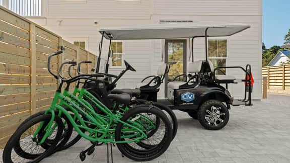 30A Southern Sugar by AvantStay | Sleeps 26 | Pool + Hot Tub + Game Room + Golf Cart + Bikes