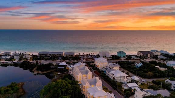 Southern Dreams on 30A by AvantStay | Pool + Outdoor Lounge + Golf Cart Access | Minutes to the Beach